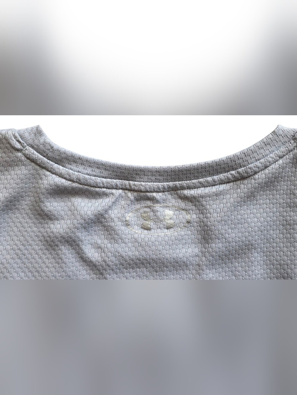 Under Armour Medium Gray Silver Heat Gear Honeycomb Knit Athletic Shirt - Picture 5 of 7